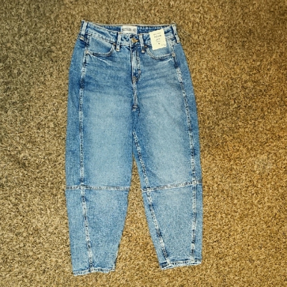 NWTS Abercrombie Kids, High Rise Balloon Jean! Sz 11/12 Regular! Adorable